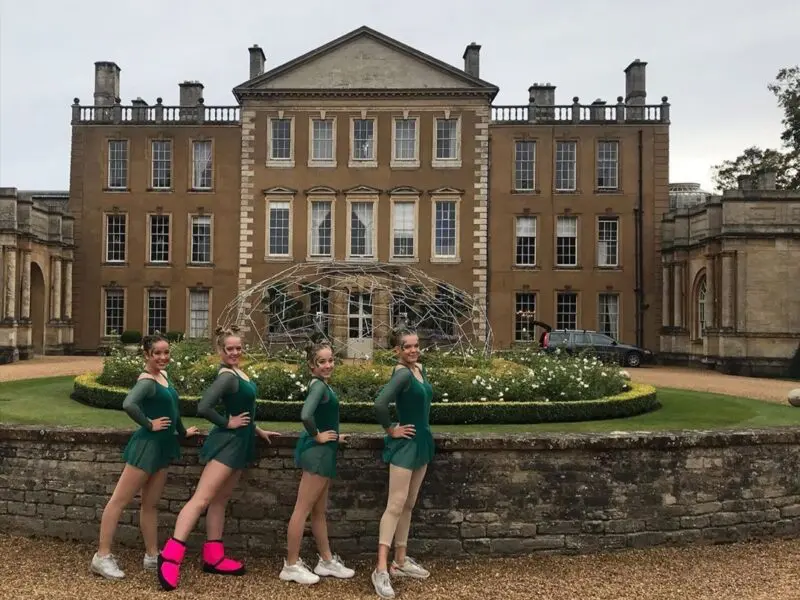 girls-dancers-stood-outside-anyhoe-park