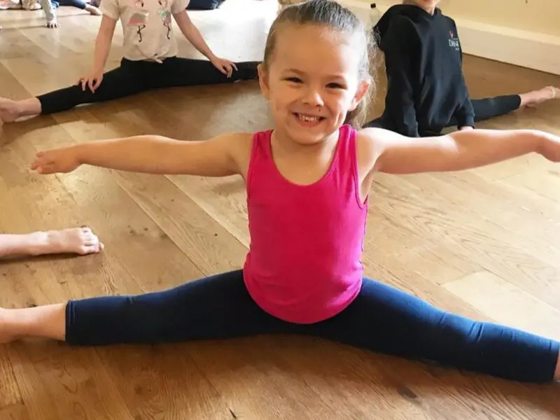 young girl doing the splits