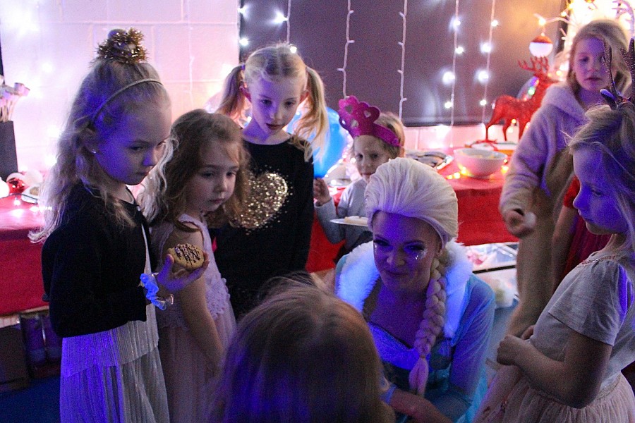 elsa from frozen talking to children at a birthday party